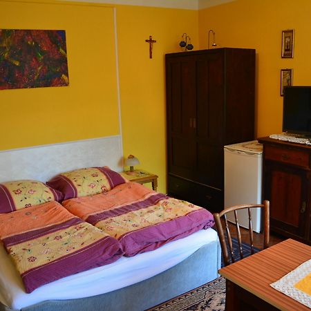 Privat Henry Bed & Breakfast Liptovský Mikuláš Екстериор снимка