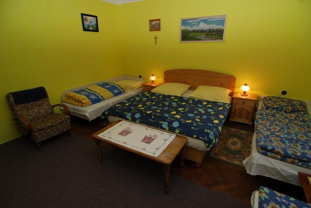 Privat Henry Bed & Breakfast Liptovský Mikuláš Стая снимка